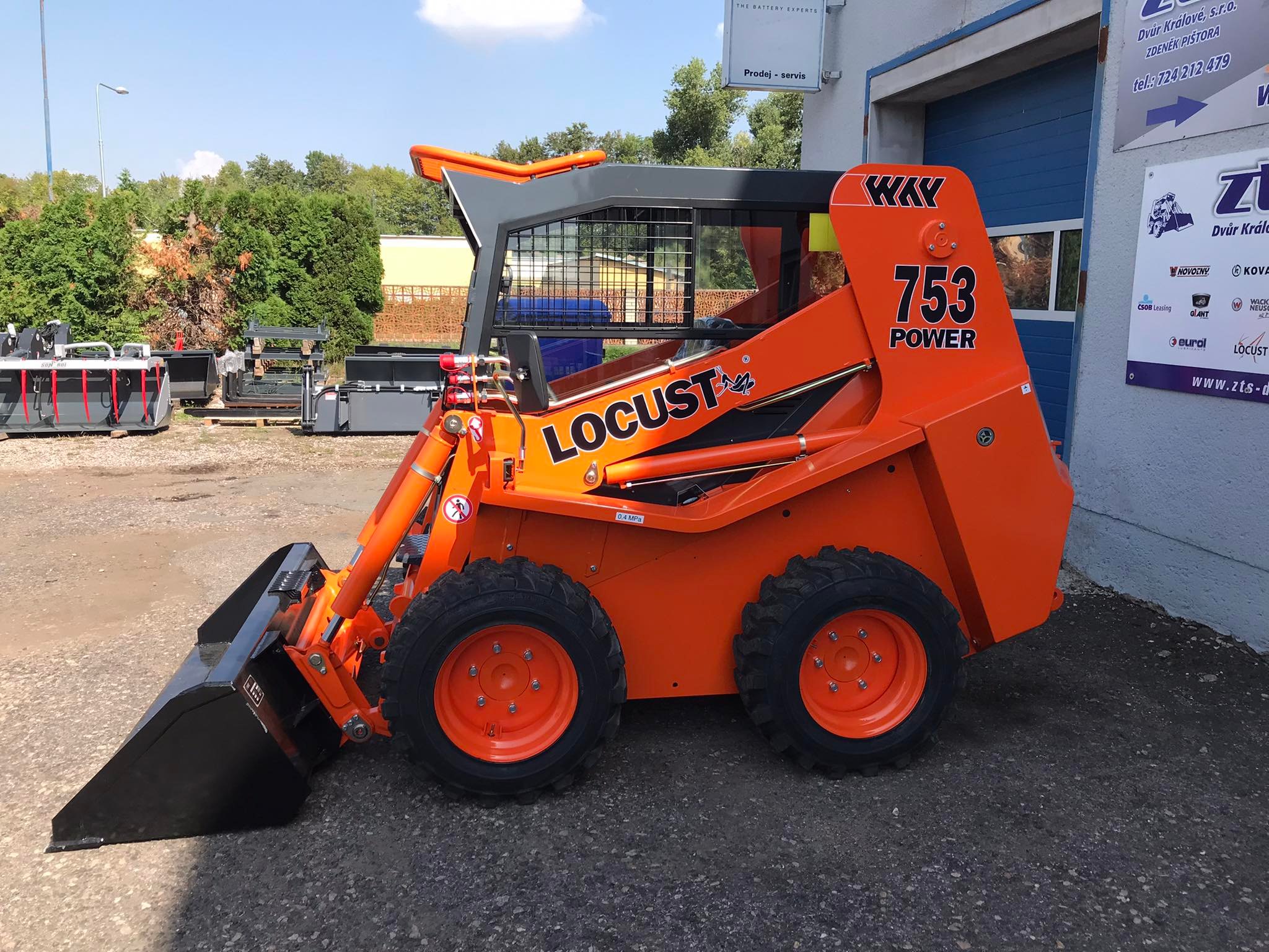 Smykový nakladač Locust L-753 POWER (45kW) - Obrázek 4