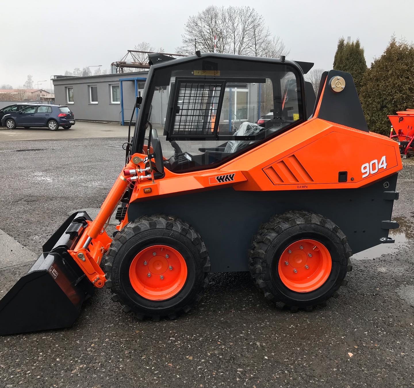 Smykový nakladač Locust L‑904 (45kW) - Obrázek 3