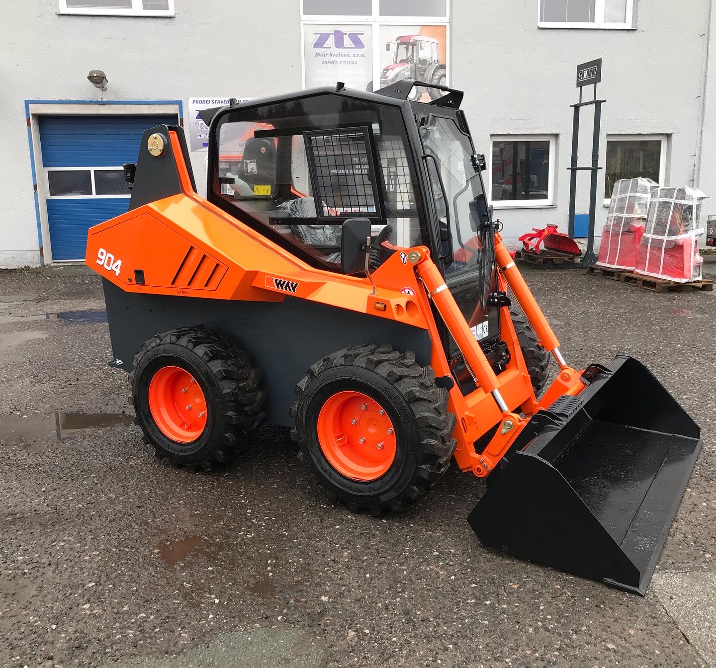 Smykový nakladač Locust L‑904 (45kW) - Obrázek 2