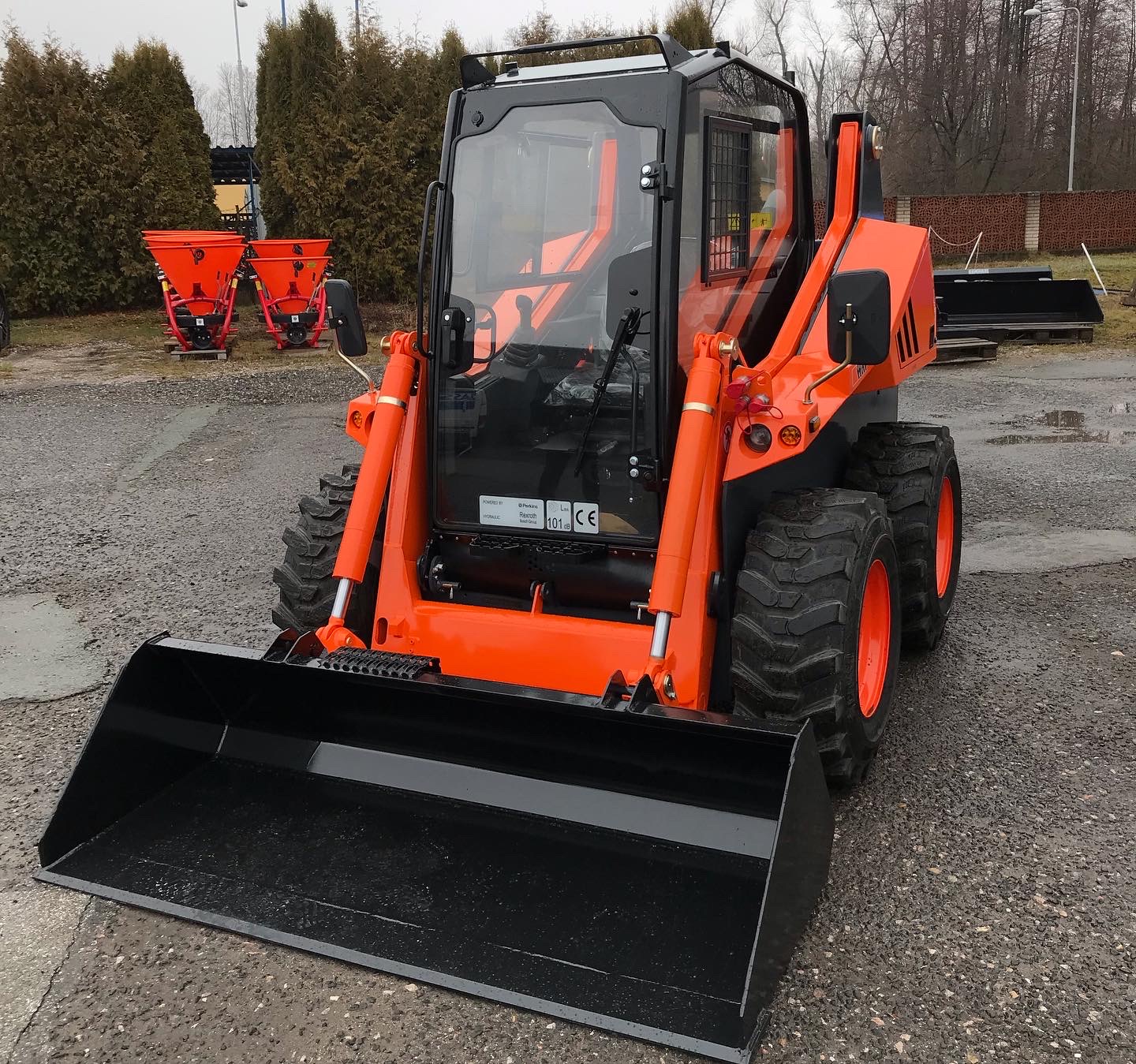Smykový nakladač Locust L‑904 (45kW) - Obrázek 6