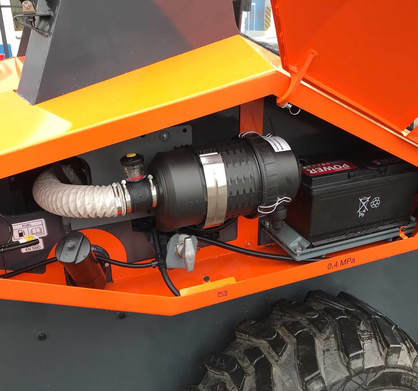 Smykový nakladač Locust L‑904 (45kW) - Obrázek 7