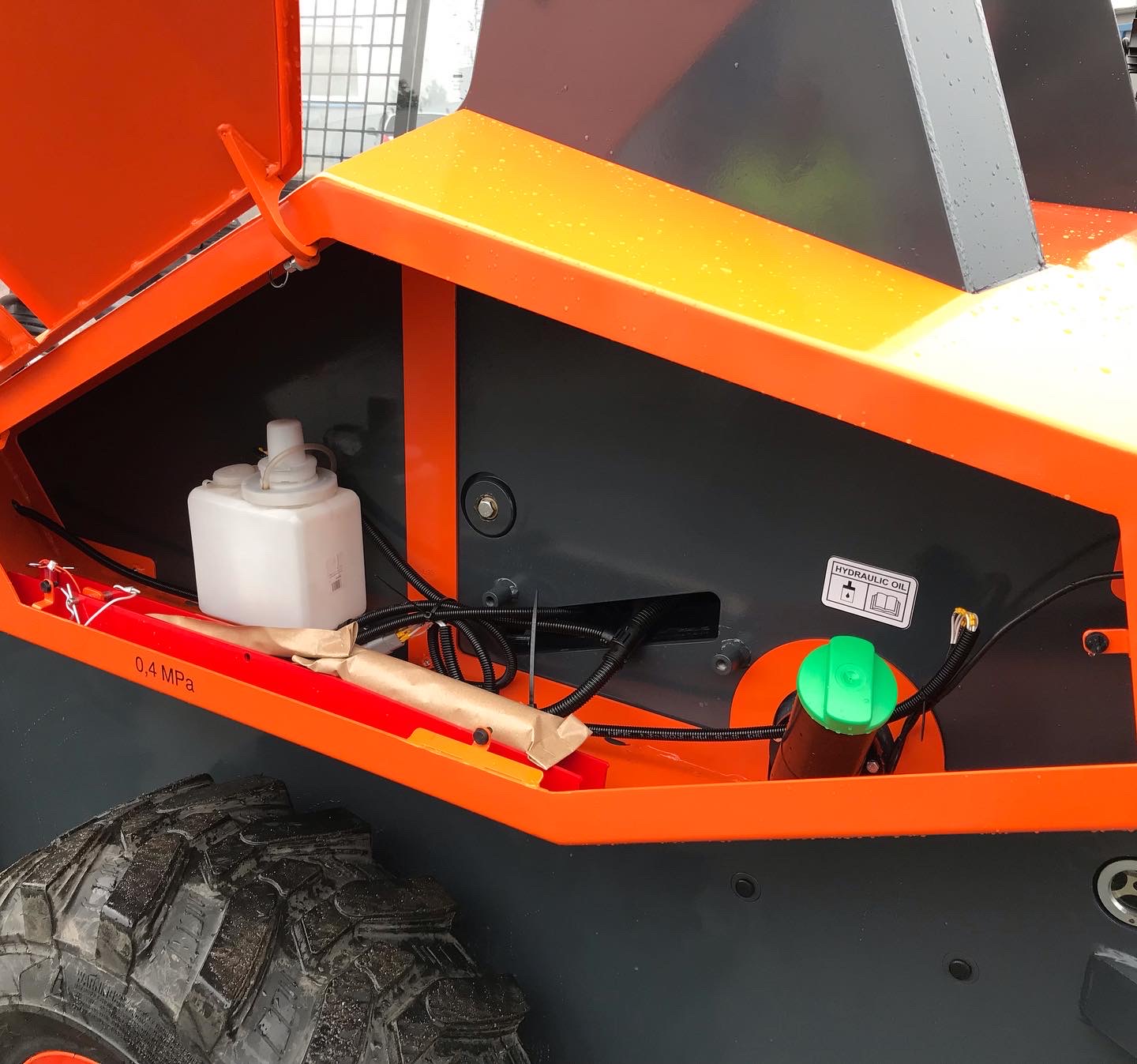 Smykový nakladač Locust L‑904 (45kW) - Obrázek 8