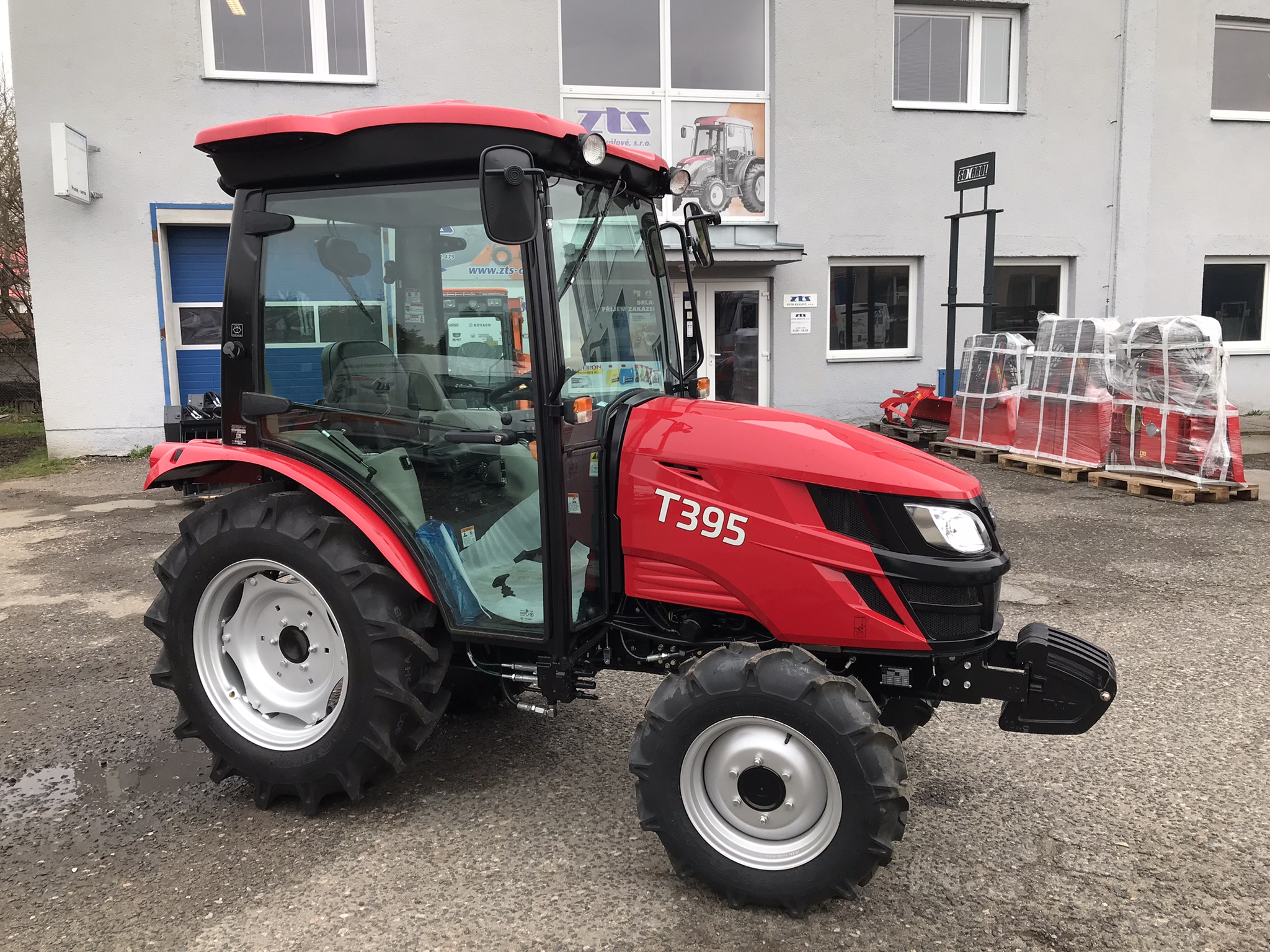 TRAKTOR TYM T355 (34 hp) a TYM T395 (37 hp) - Obrázek 2