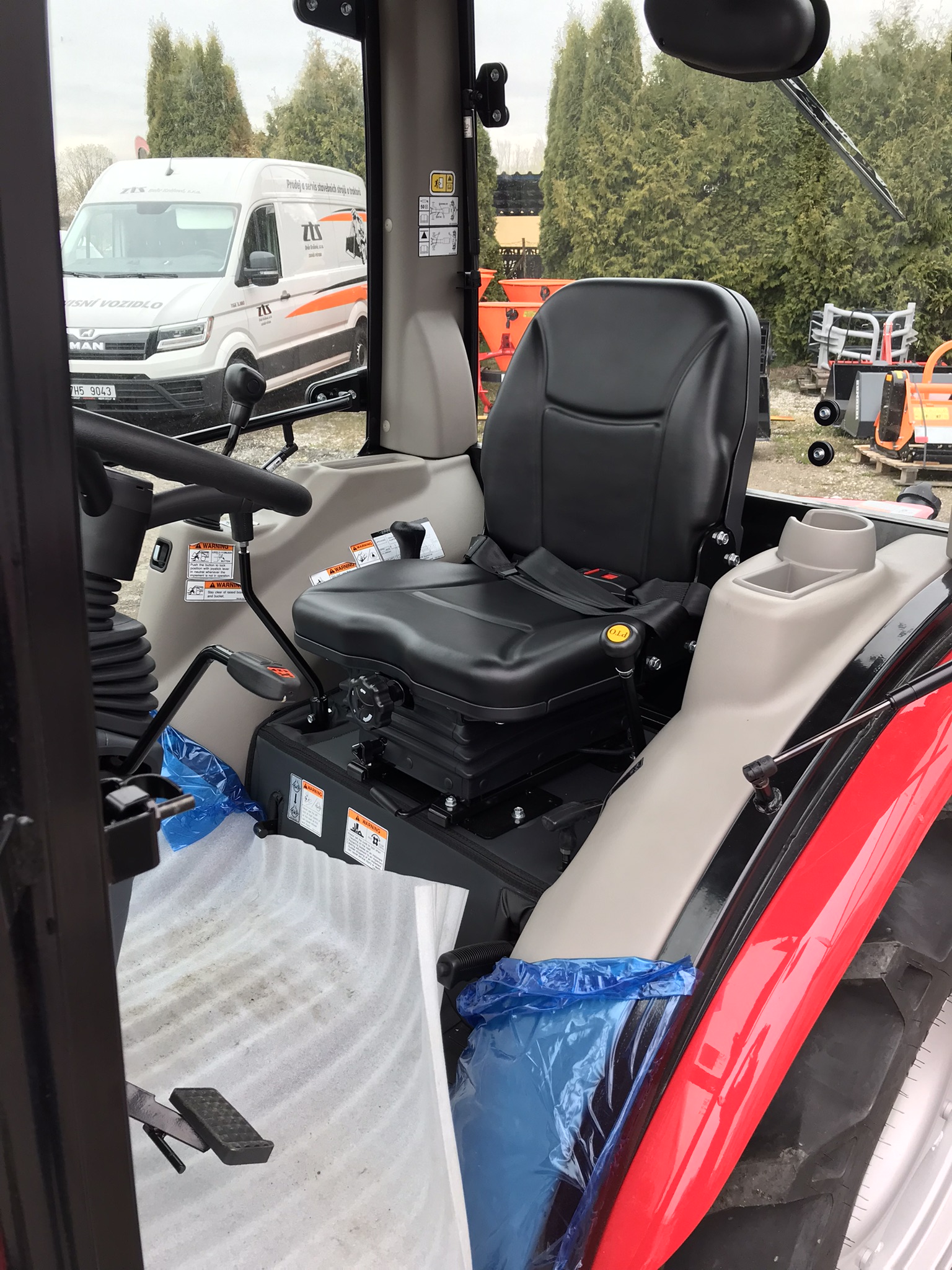 TRAKTOR TYM T355 (34 hp) a TYM T395 (37 hp) - Obrázek 12