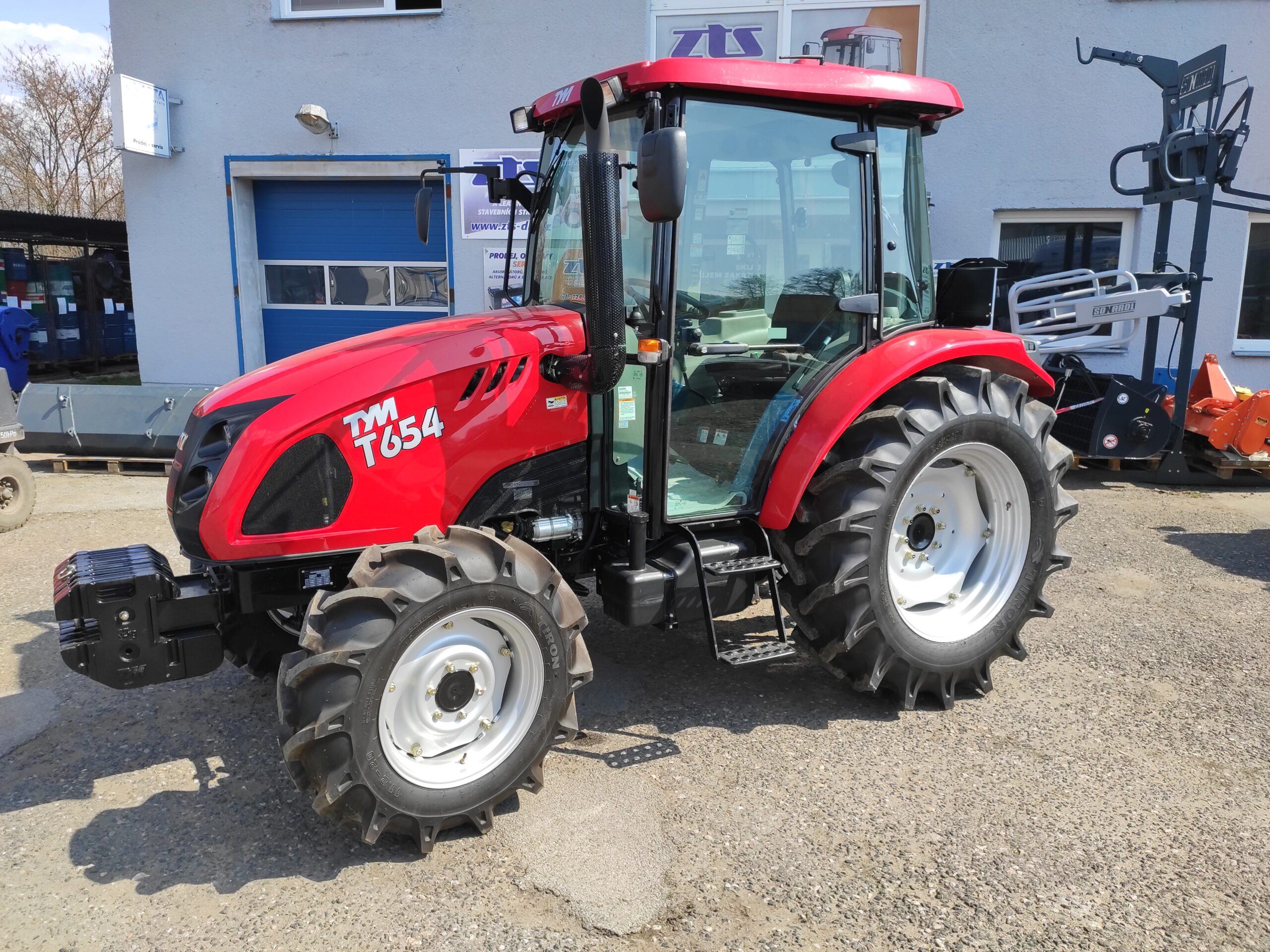 TRAKTOR TYM T654 (68 hp) a TYM T754 (75 hp) - Obrázek 2