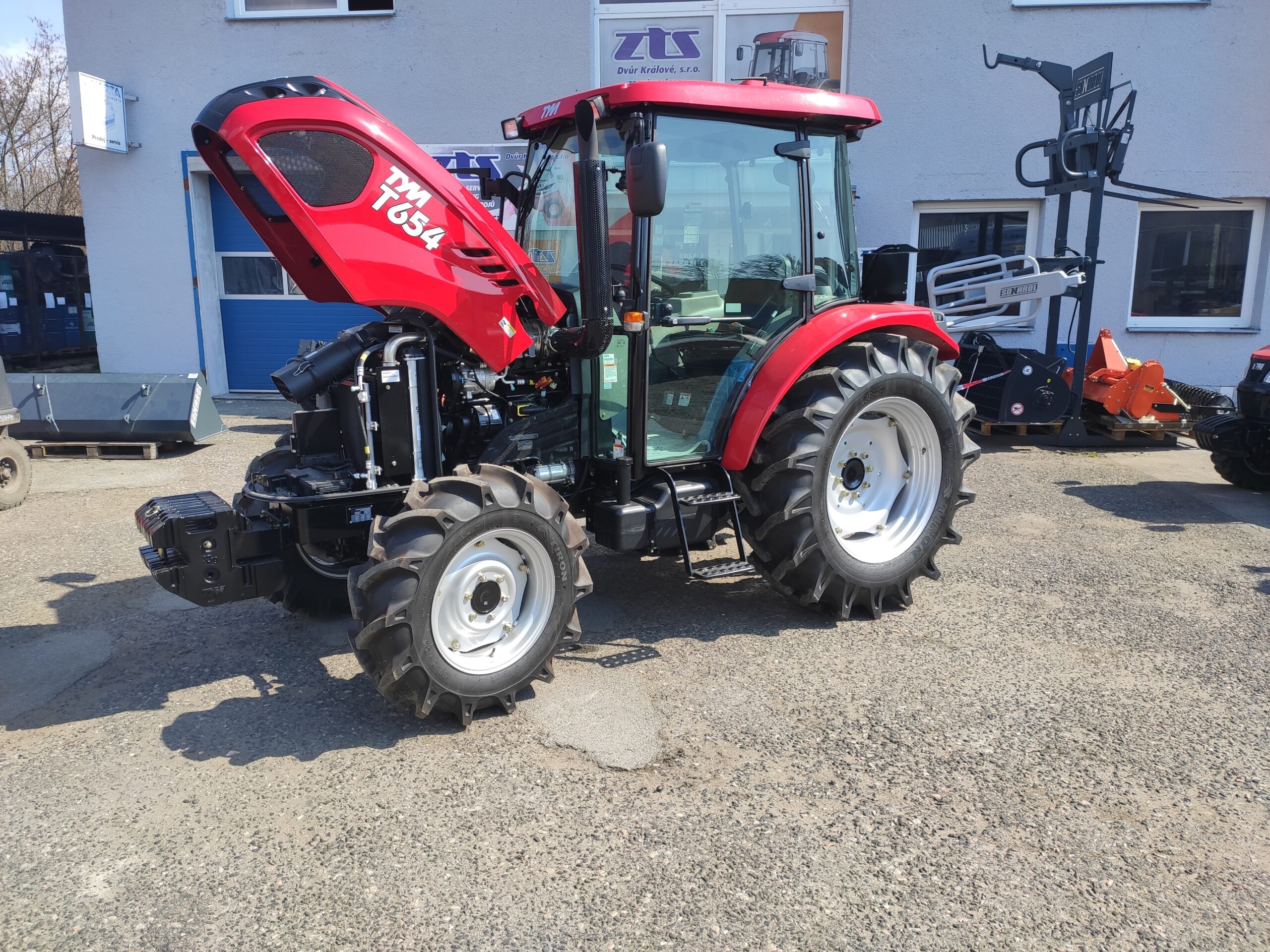 TRAKTOR TYM T654 (68 hp) a TYM T754 (75 hp) - Obrázek 4