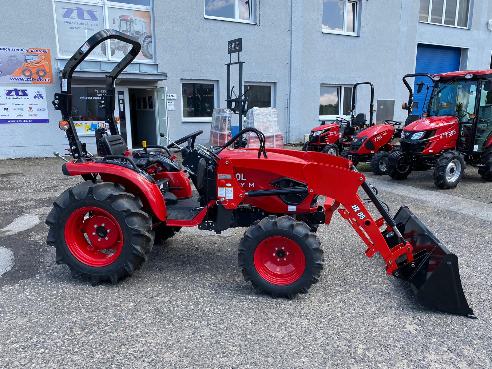 TRAKTOR TYM 2500L - Obrázek 2