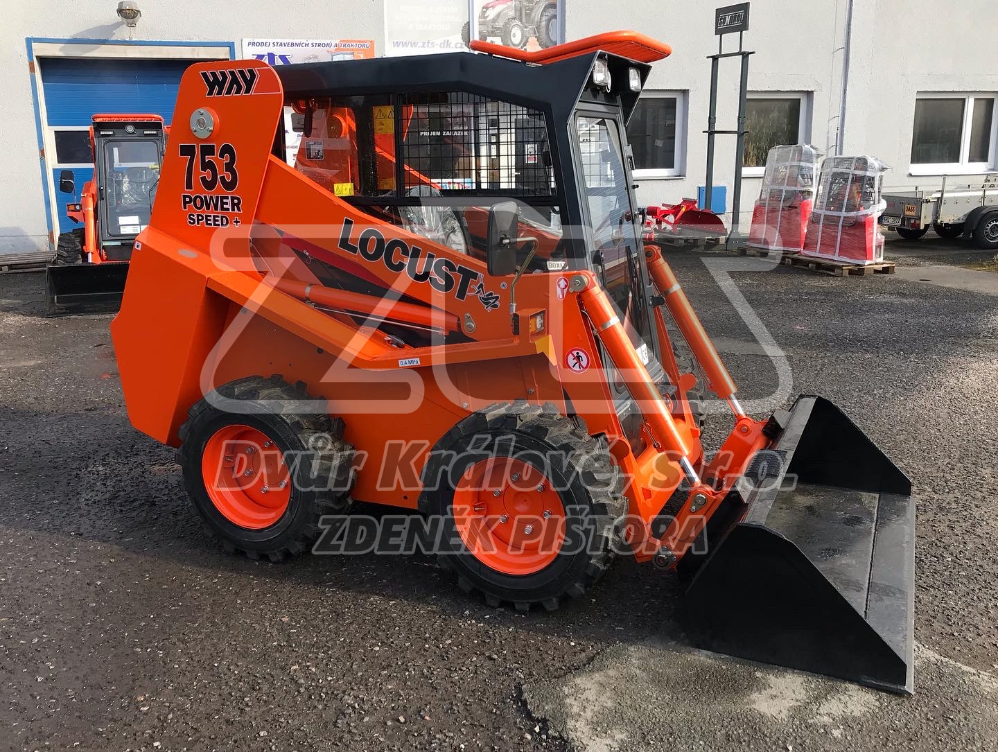 Smykový nakladač Locust L-753 POWER SPEED+ (45kW) - Obrázek 2