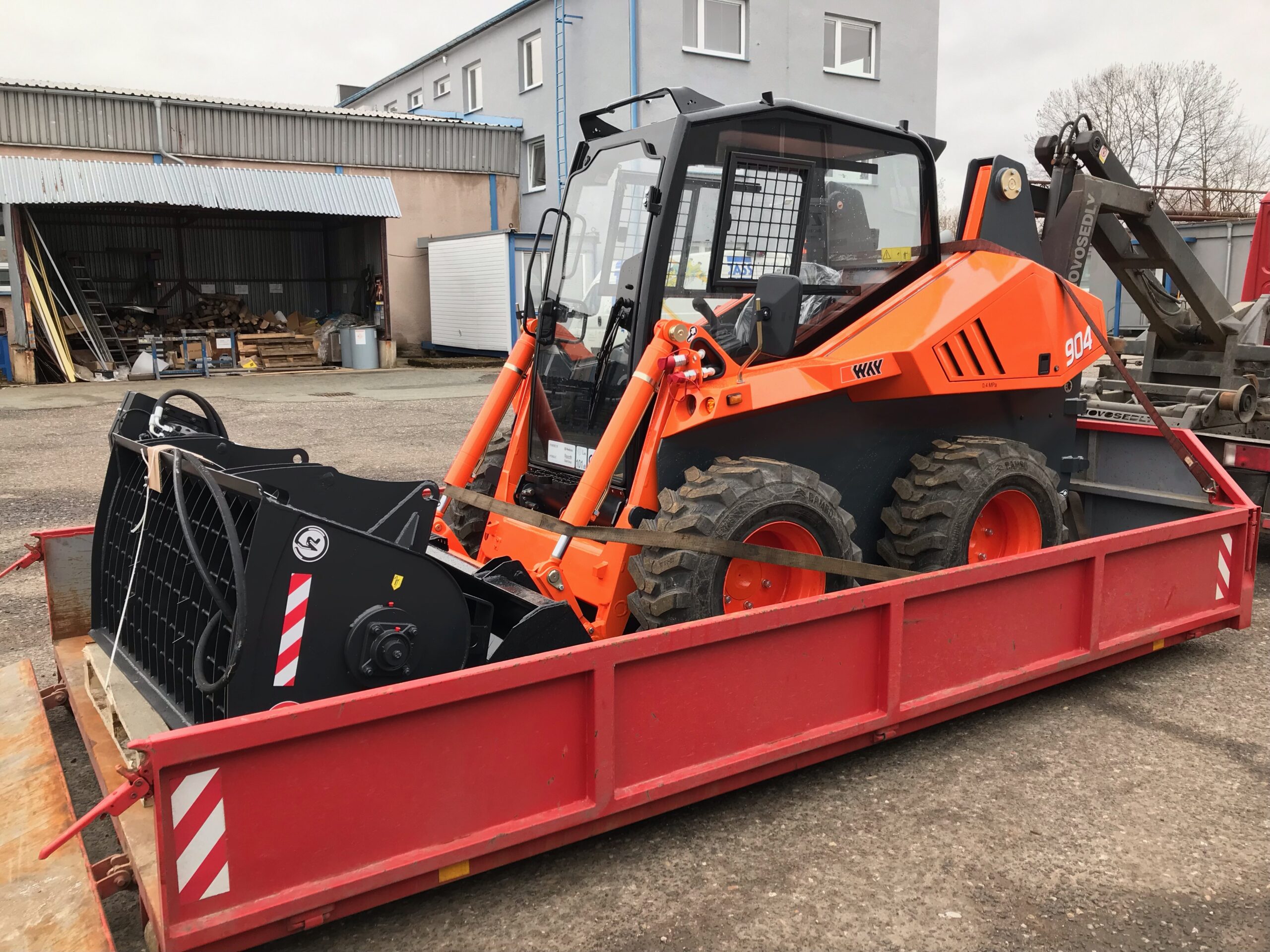 Smykový nakladač Locust L‑904 (45kW) - Obrázek 9