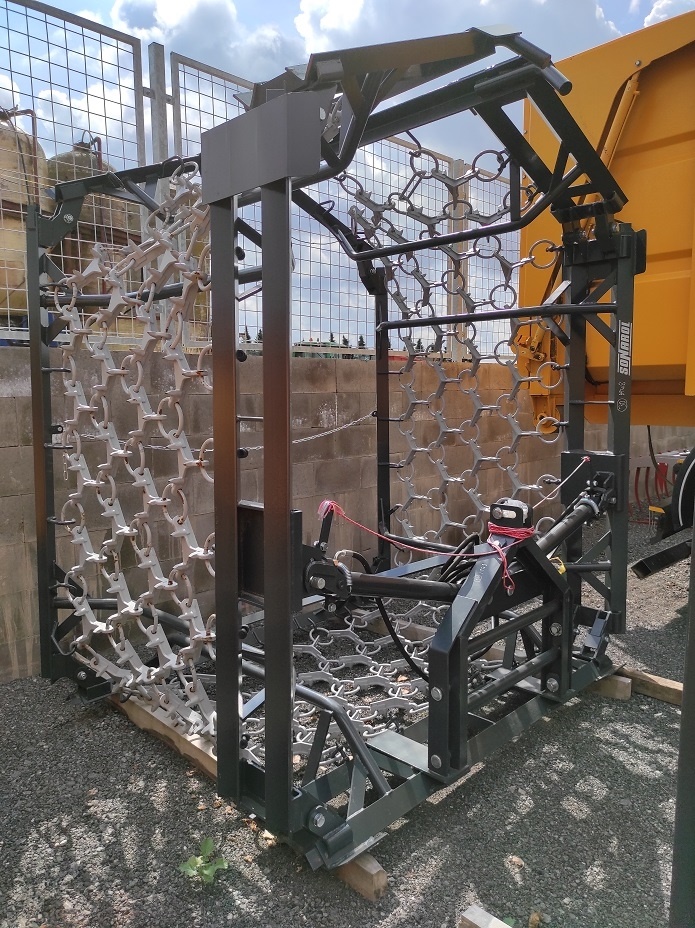 Luční brány 4-řadé hydraulicky skládané APW SNR 8000 - Obrázek 3